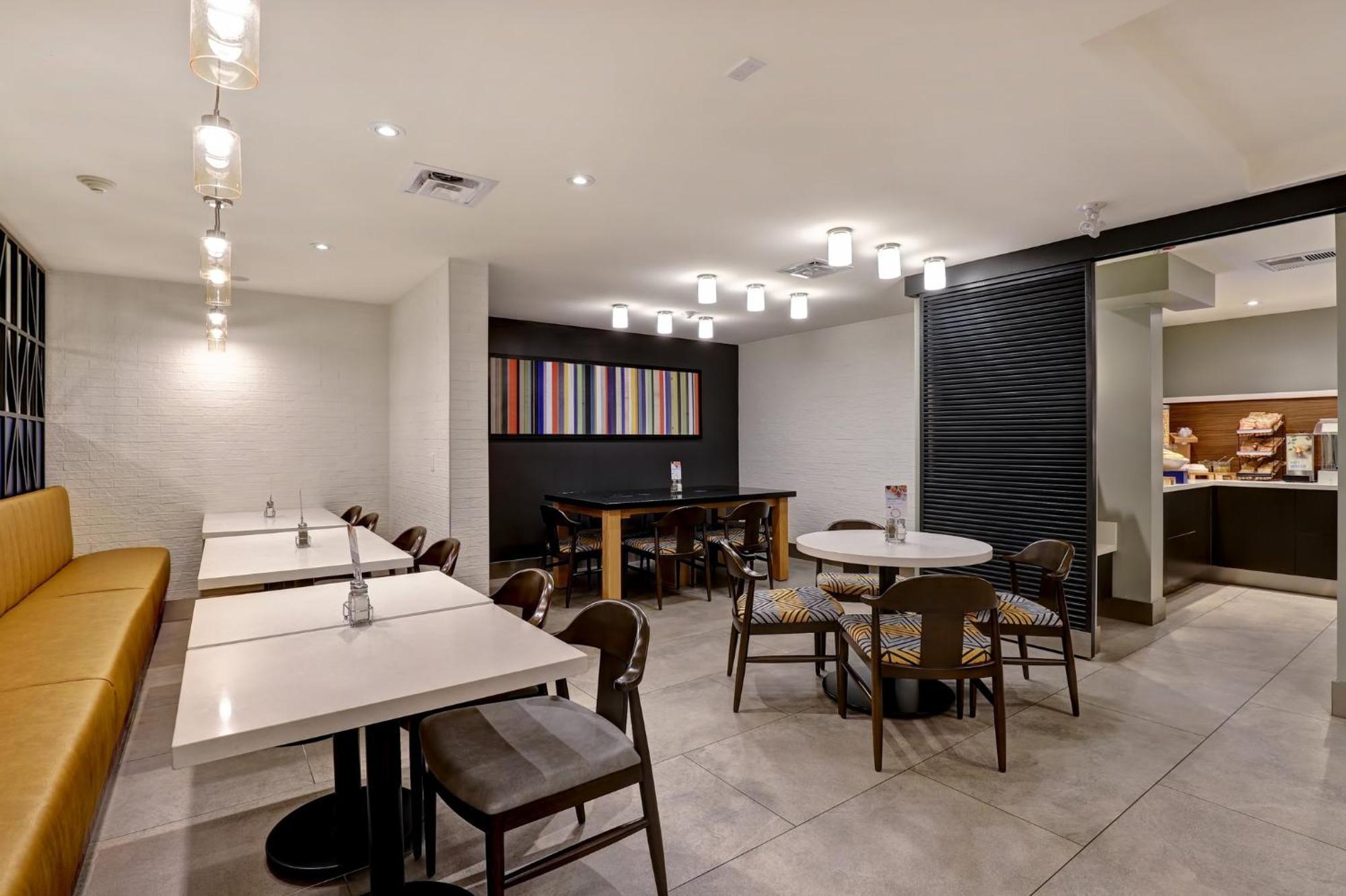 Holiday Inn Express Whitby Oshawa By Ihg Bagian luar foto