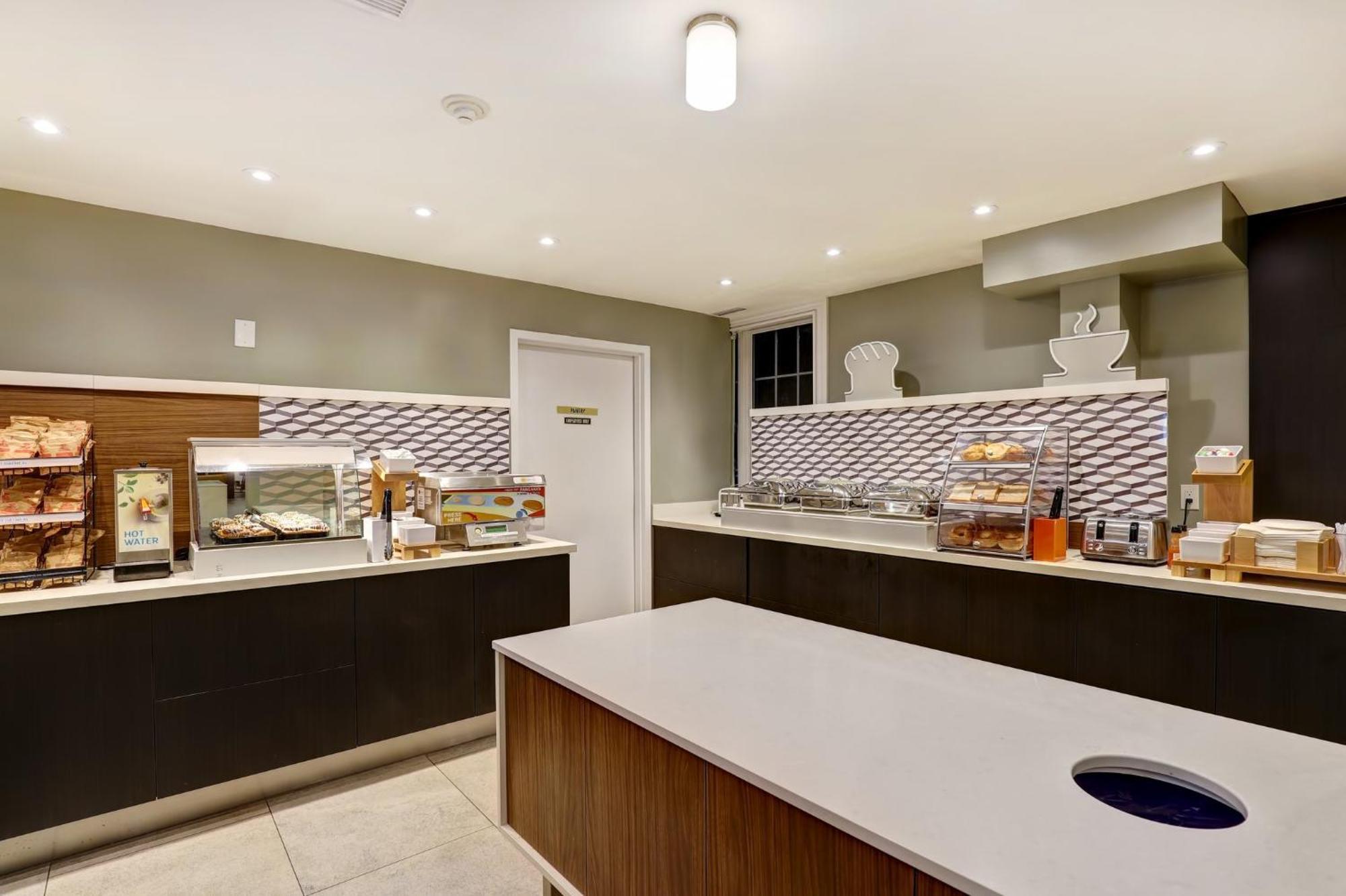 Holiday Inn Express Whitby Oshawa By Ihg Bagian luar foto