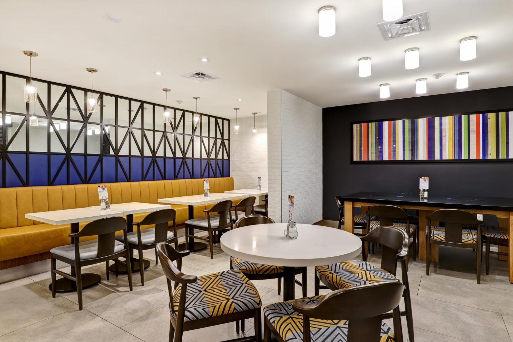 Holiday Inn Express Whitby Oshawa By Ihg Bagian luar foto