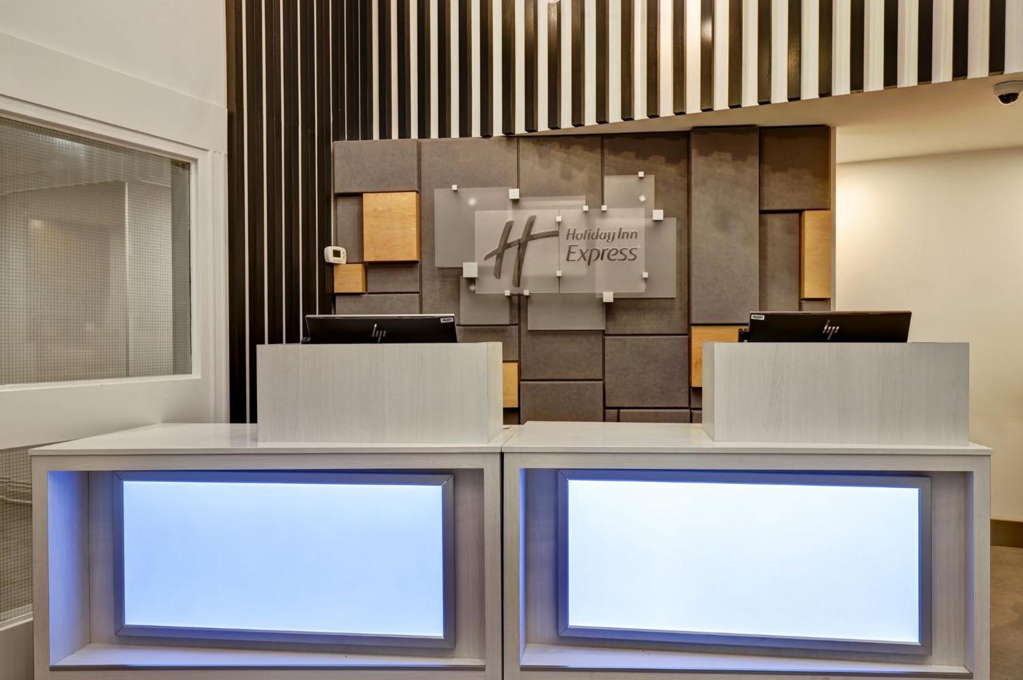 Holiday Inn Express Whitby Oshawa By Ihg Bagian luar foto