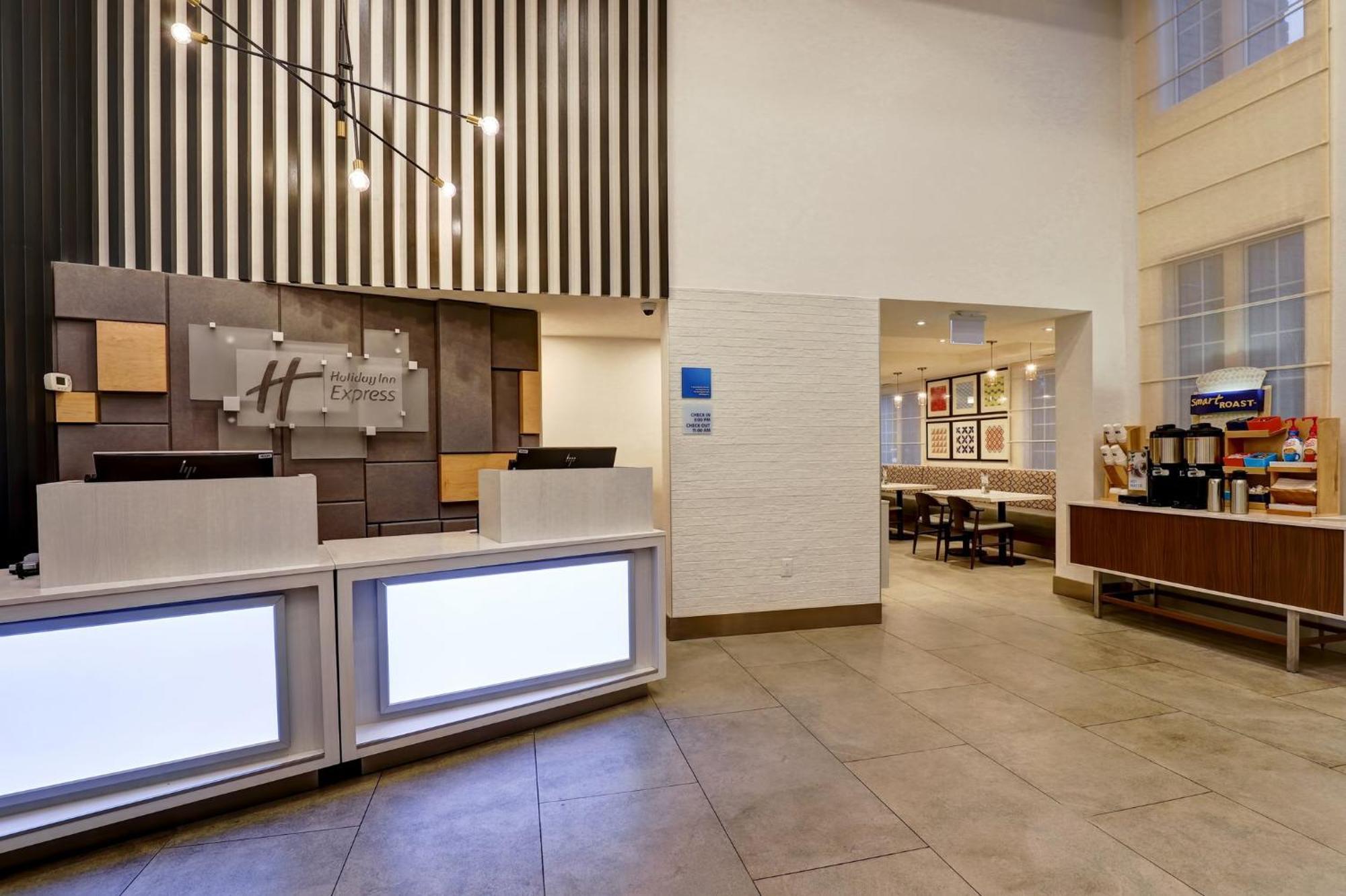 Holiday Inn Express Whitby Oshawa By Ihg Bagian luar foto