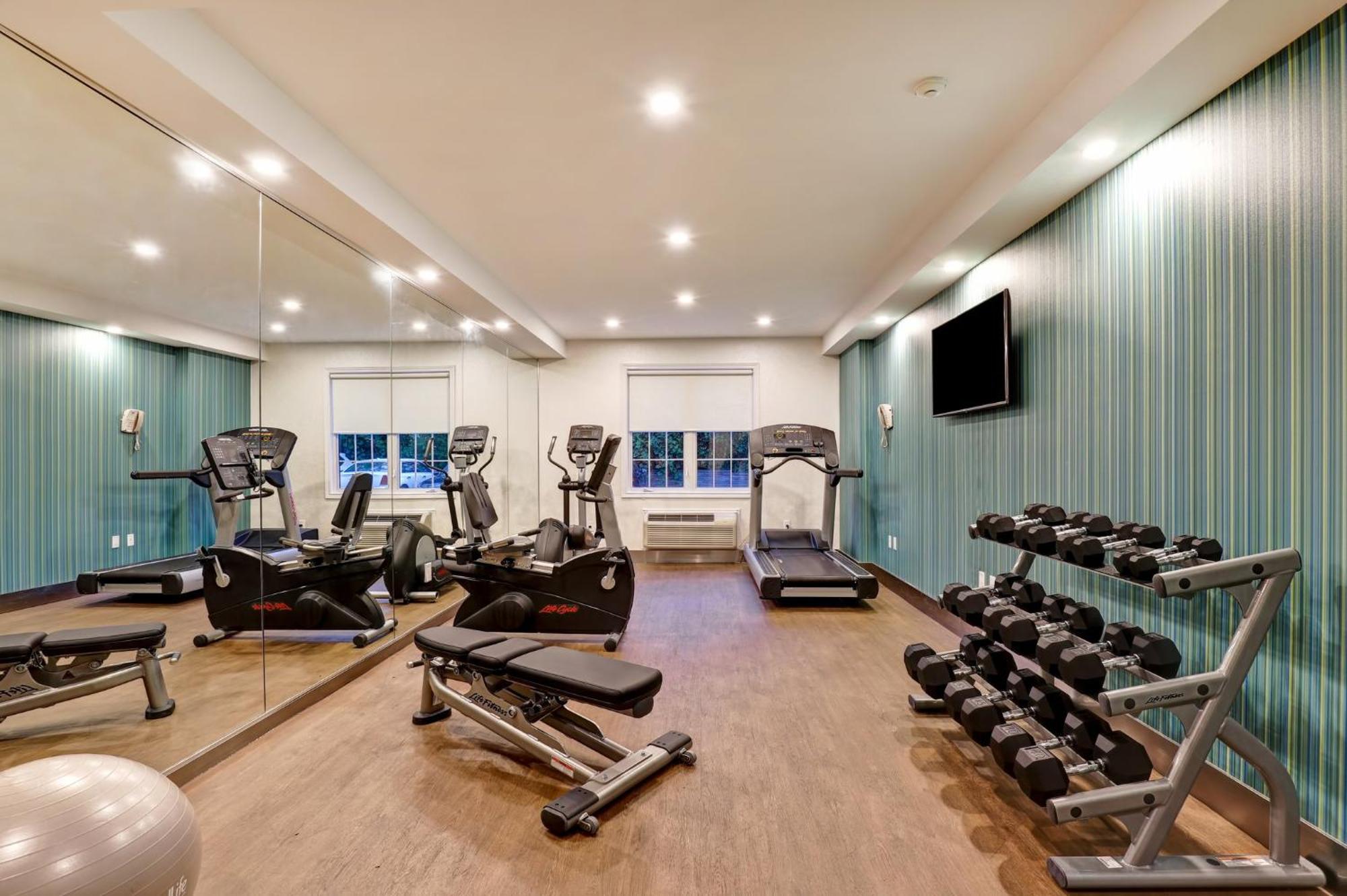 Holiday Inn Express Whitby Oshawa By Ihg Bagian luar foto