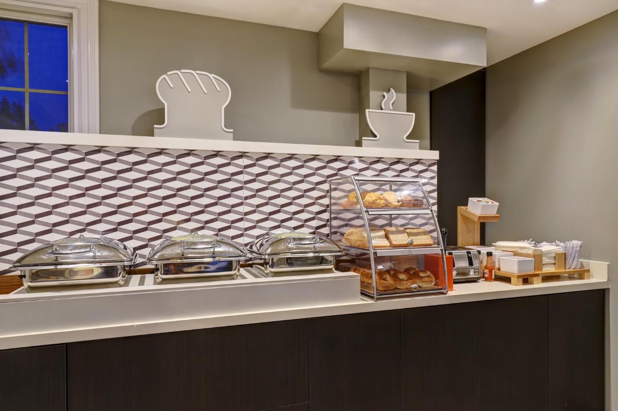 Holiday Inn Express Whitby Oshawa By Ihg Bagian luar foto