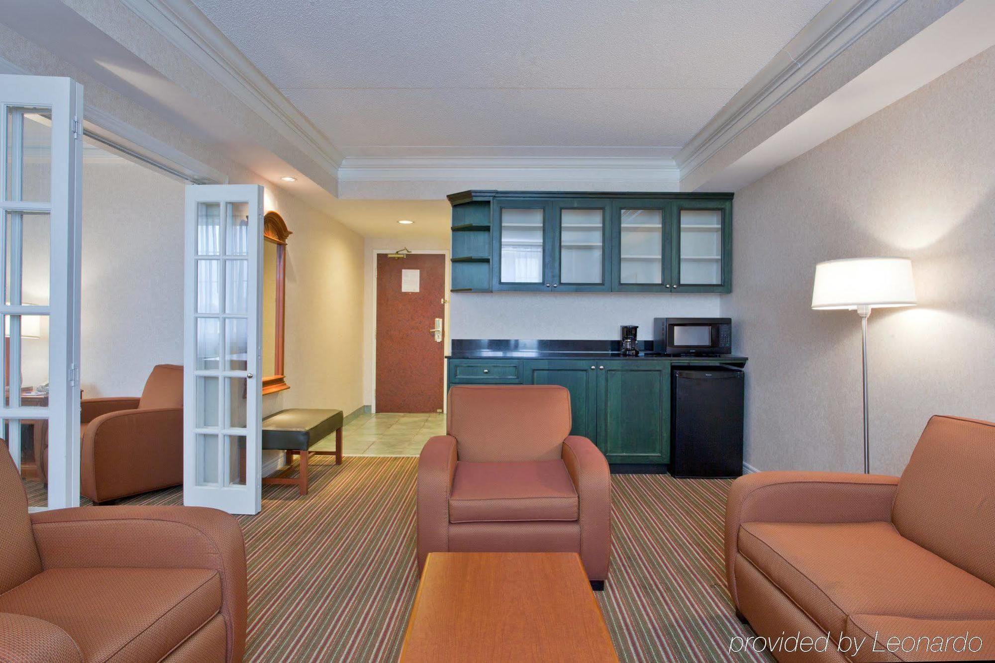 Holiday Inn Express Whitby Oshawa By Ihg Ruang foto